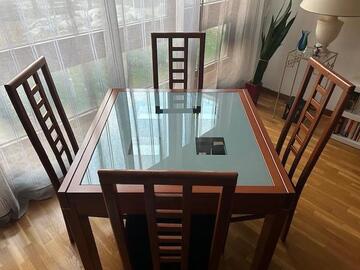 Table de sejour avec 4 chaises