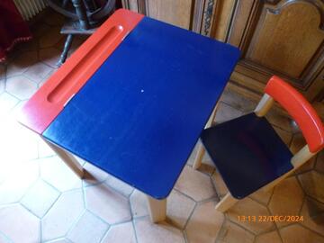 Petite table et sa chaise