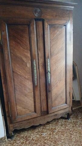 Armoire 52cm( prof.)×124cm( long.) × 215cm ( hauteur)