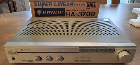 Ampli et lecteur cassettes stereo Hitachi D-35S et HA-3700 années 1980