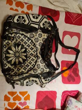 sac a main Desigual 2 poches exterieur 3 poches interieur