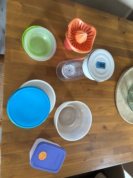 lot Tupperware, carafe Brita, presse agrumes