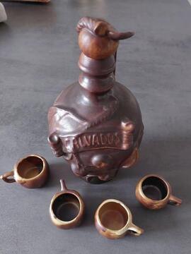 Carafe à calvados avec 4 verres