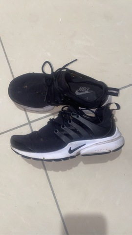 chaussure noir nike taille 35 et demis