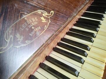 piano marque Lefèvre,cadre en bois