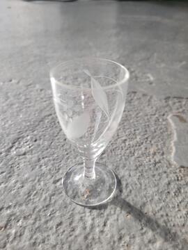 4 verres à liqueur