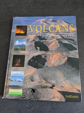 grand livre sur les volcans