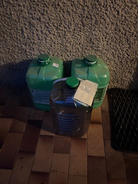 3 bidons 20 litres en plastiqie