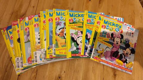 Lot d'une 20e de magasines de Mickey