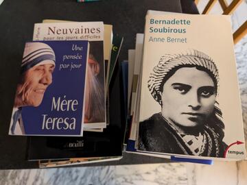 gros lot de livres sur la religion catholique