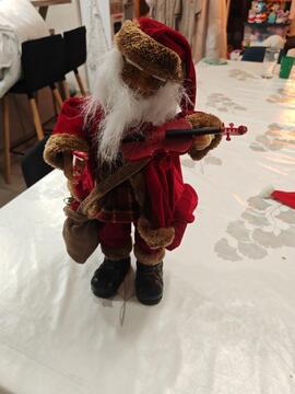 Père Noël avec violon