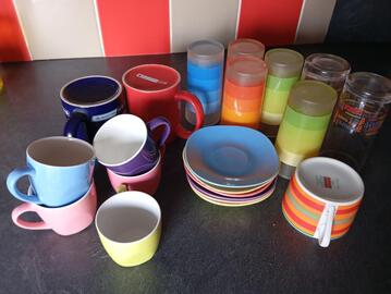 Lot tasses-coupelles-mugs- verres .