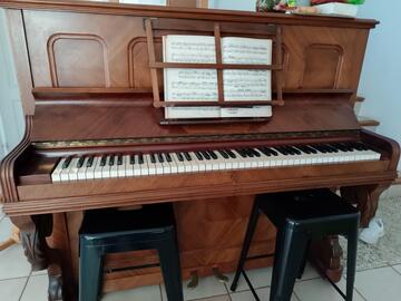 Piano en bois pour décoration