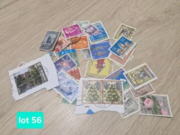 lot N °56. Timbres du monde