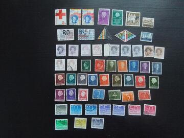 56 timbres des Pays-Bas