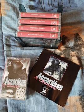 Donne 5 cassettes neuves "accordéon et chanson"