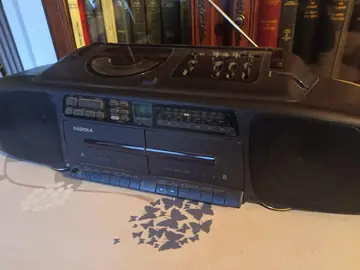 Radio, lecteur cassettes et CD