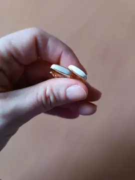 RÉSERVÉES Boucles d'oreilles (toc) comme neuves