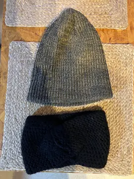 lot de bonnets et écharpes