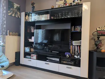 Meuble TV laqué noir et blanc, moderne