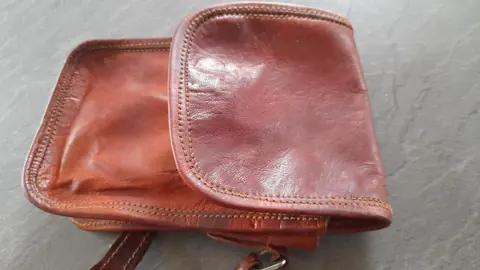 pochette cuir