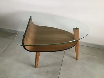 table en bois dessus en verre