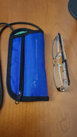 Étui lunette avec cordon