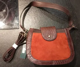 Sac à main simili cuir et daim