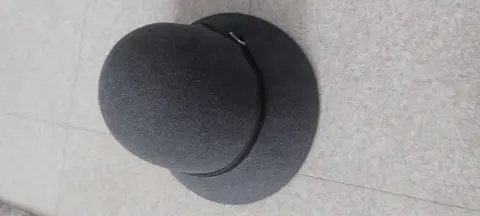 chapeau gris taille m