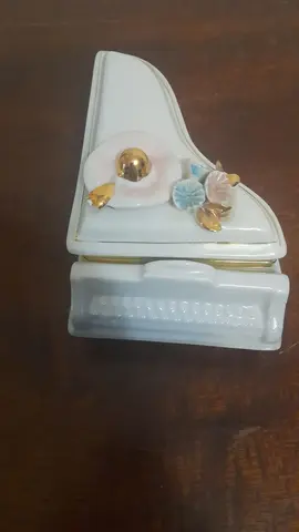 petite boîte à bijoux forme piano à queue