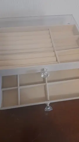 boite à bijoux ou autre.