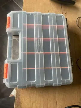 boîte de rangement à compartiment cassée