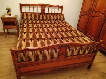 Lit et armoire
