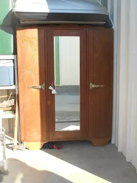 Armoire vintage