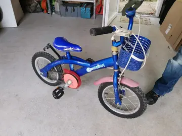 Donne vélo enfant à courroie