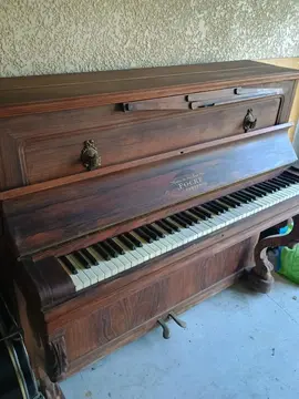 🎹 Donne piano centenaire en bois – à restaurer 🎶