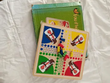 Jeu de chevaux en bois