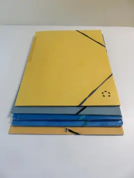 5 chemises cartonnées à rabats