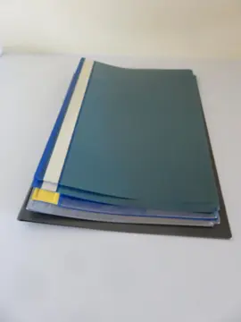 Reliure et couverture plastique pour dossiers