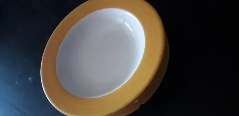 4 assiettes à soupe