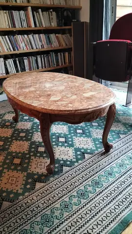 table de salon bois et marbre