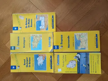 lot de cartes routières