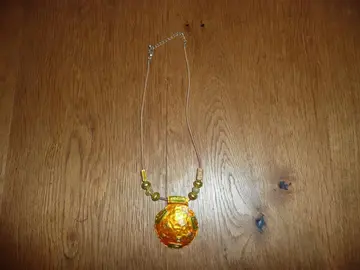 Collier orange et vert
