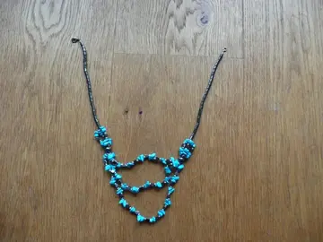 Collier bleu et gris