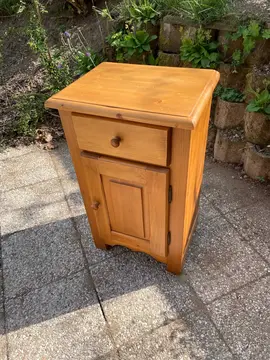 Petite commode en bois