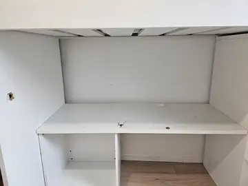 lit mezzanine avec bureau et matelas