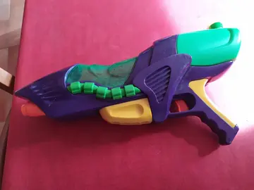 gros pistolet à eau