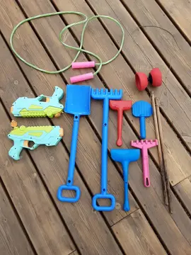Lot de jouets de plage et jardin