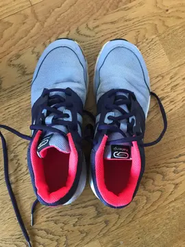 paire de baskets taille 38