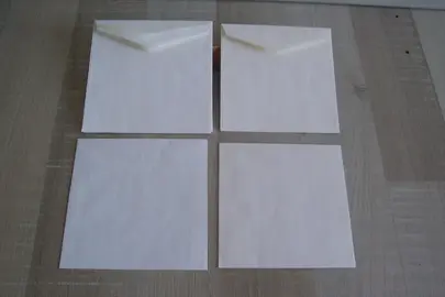 Enveloppes carrées blanches